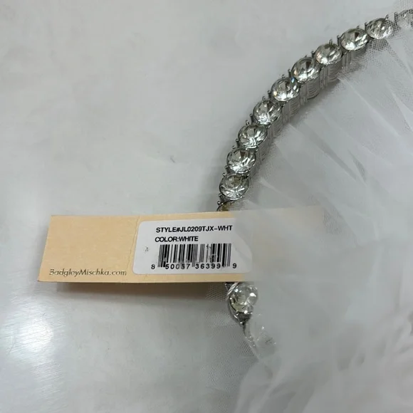 Jewel Badgley Mischka Jazzie Tulle Layered Ruffle Pouch Clutch - Picture 5 of 8